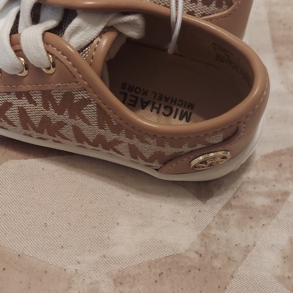 Kids shoes